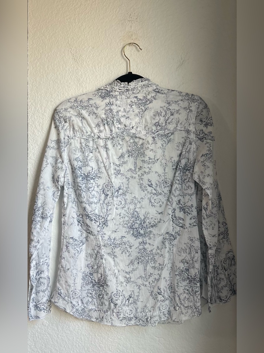 Cinco Toile Off Ruffled Button Down - Picture 5 of 6